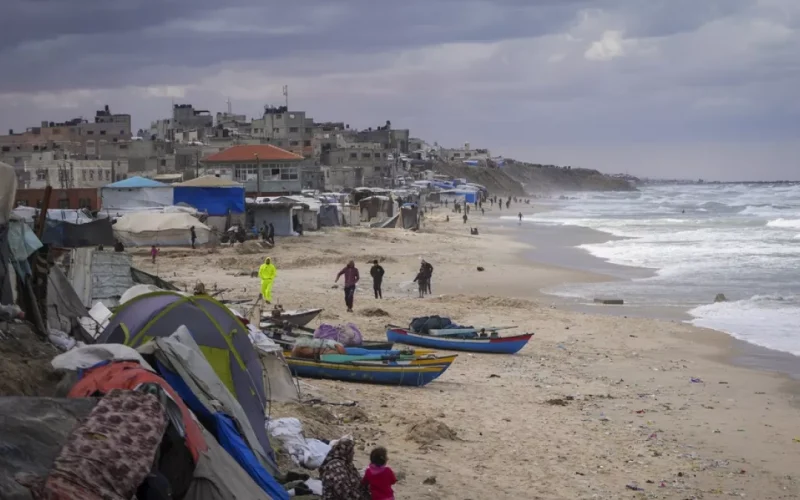 بالفیدیو ؛ الغزاويون بين الأمل والقلق.. كيف يرى الفلسطينيون وقف إطلاق النار في لبنان؟