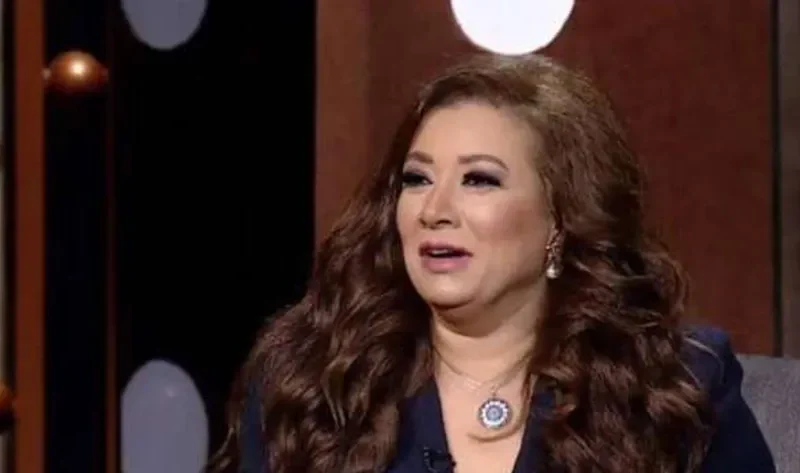 الفنانة انتصار تظهر بالعباءة السوداء.. والجمهور يتساءل عن السبب – فن