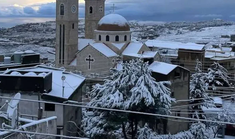 أهالي لبنان يحتفلون بسقوط الثلج رغم الحرب.. أمل في الحياة رغم المأساة – منوعات