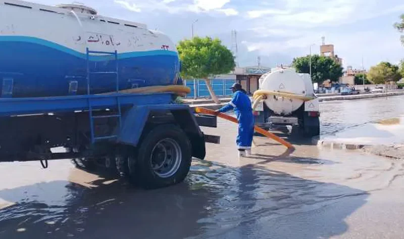 «مياه مطروح» تدفع بفرق الطوارئ لإزالة آثار الأمطار على الطرق – المحافظات