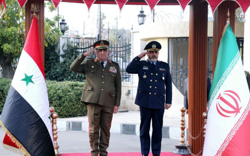 ميدل ايست نيوز: وزير الدفاع السوري يستقبل نظيره الإيراني في دمشق